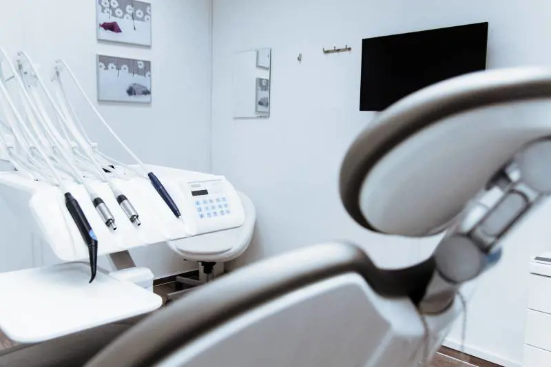Malore fatale dopo l'intervento dal dentista: muore dipendente Rai
