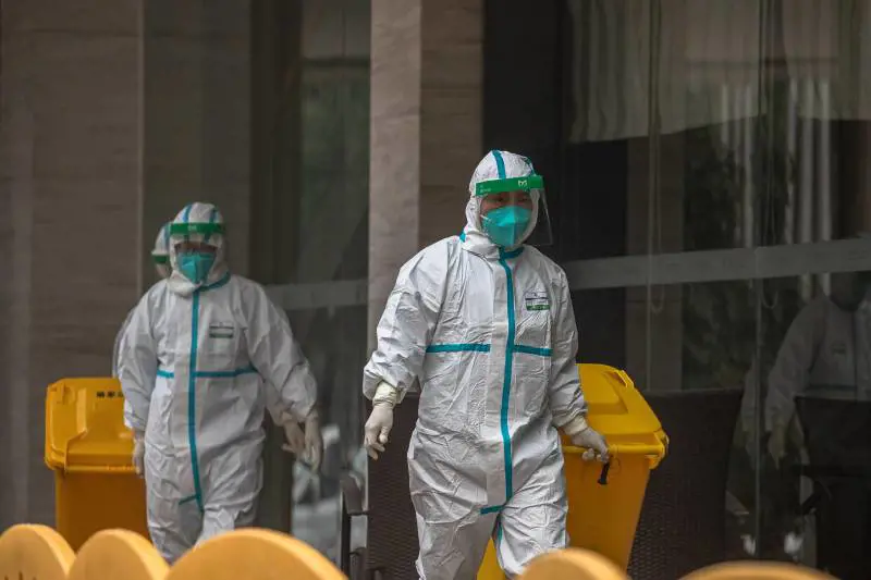 L'Fbi contro la Cina: "Il virus? È sfuggito dal laboratorio di Wuhan". Ma la Casa Bianca: "Non c'è unanimità"