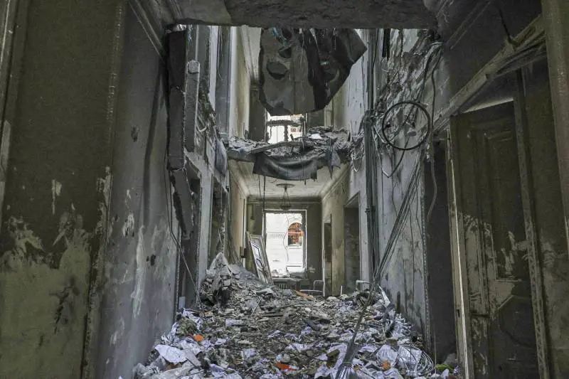 L'assalto a Kharkiv. Raid dell'aviazione: 400 vittime civili. Ma l'avanzata stenta