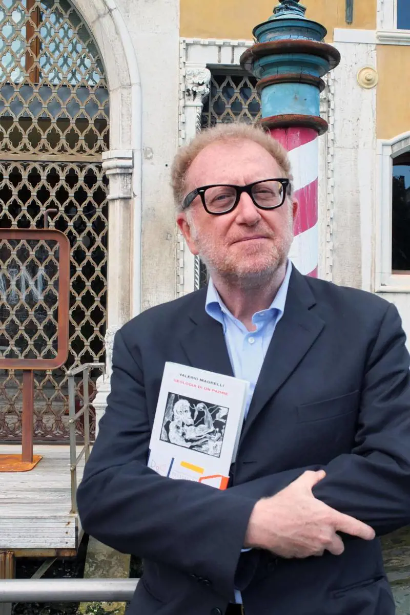 Magrelli affronta le paure dell'"Exfanzia", cioè l'ingresso nella vecchiaia