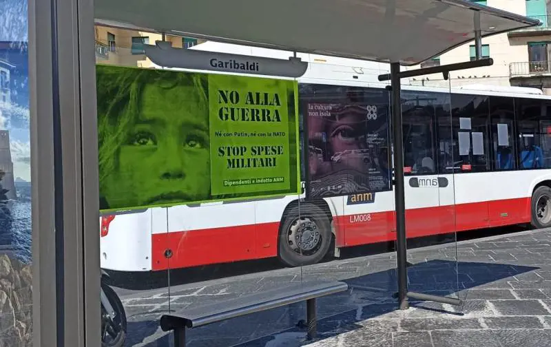 "Né con Putin, né con la Nato": è polemica per i manifesti dei dipendenti Anm