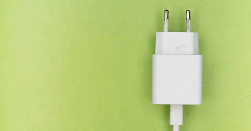 Lo smartphone lo ricarichi in 9 minuti