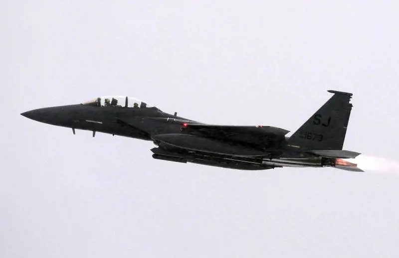 Schierati gli F-15: perché gli Usa creano lo scudo coi caccia