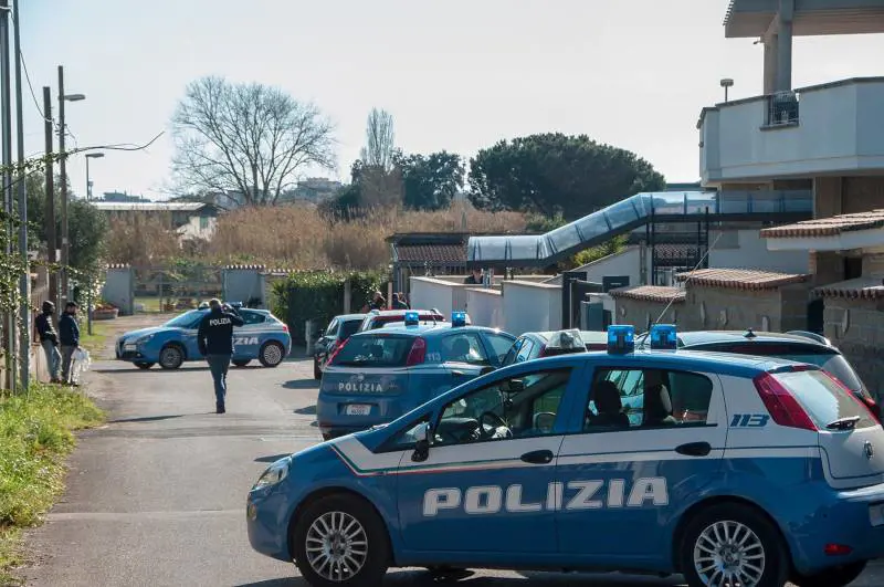 Agguato di finti poliziotti. Ferito il boss mafioso e suo figlio di 16 anni