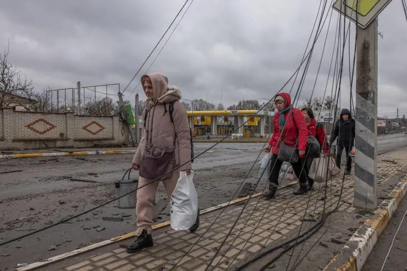 Notte d'assedio spietato a Mariupol. Poi la tregua per i corridoi umanitari