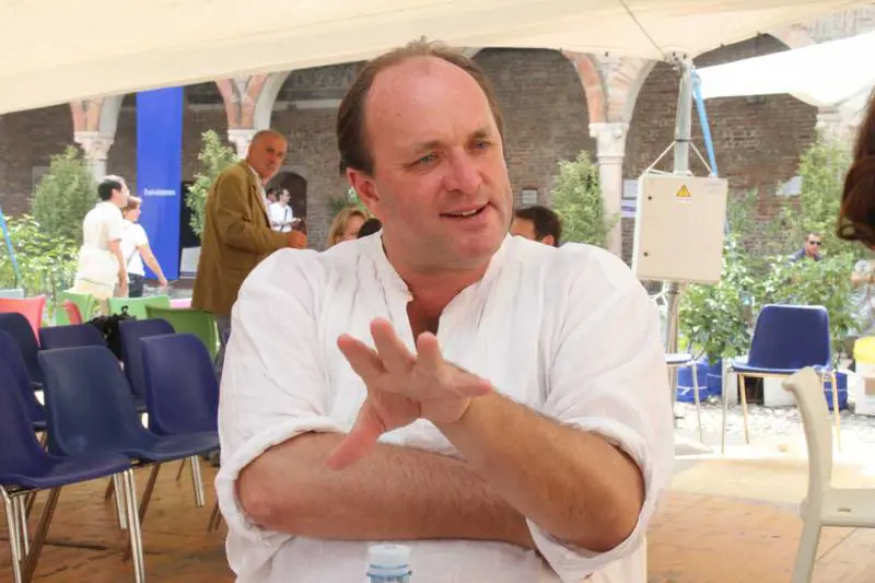 Navi, cannoni... ed esattori per "rubare" un continente
