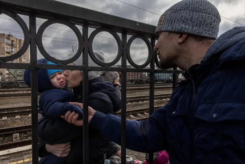 Mamma e figlio italiani nascosti in cantina: "Prigionieri in una casa sulla linea di fuoco"