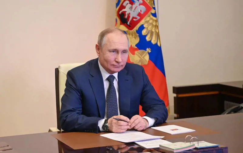 La partita diplomatica tra annunci e bluff. Putin: "Piccoli progressi nei negoziati"