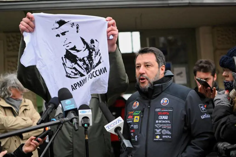 "Sono qui per aiutare", "Buffone". Chi ha contestato davvero Salvini...