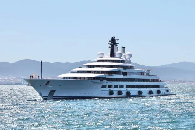 "È di Putin?": il mistero sullo yacht di 140 metri 