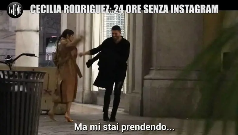 Schiaffi e urla in strada: Cecilia perde la testa con Ignazio