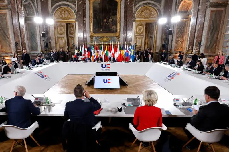 L'ultimo regalo Ue a Francia e Germania: cosa c'è dietro le "case green"
