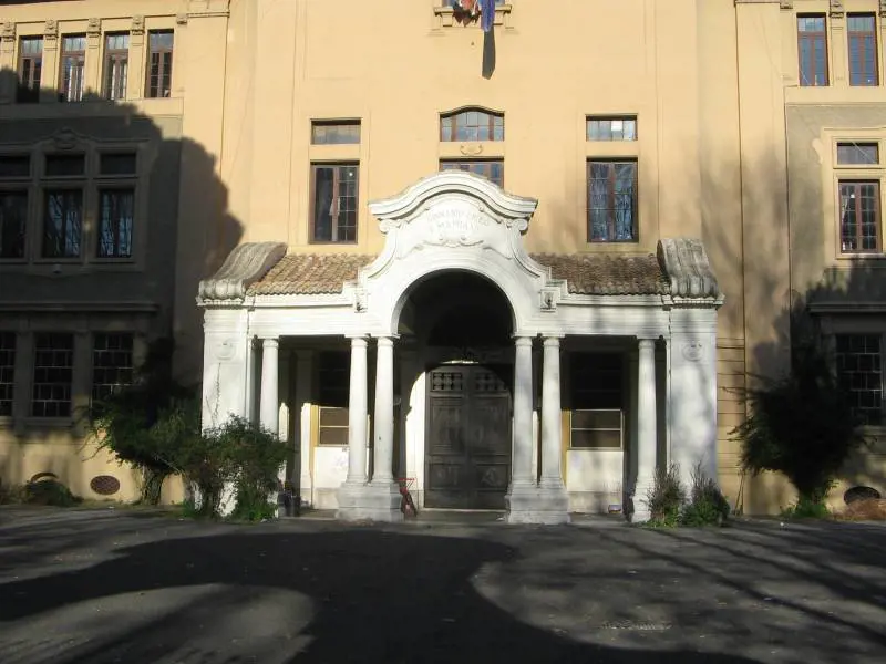 "I fascisti non devono entrare nelle scuole". Rissa al Mamiani