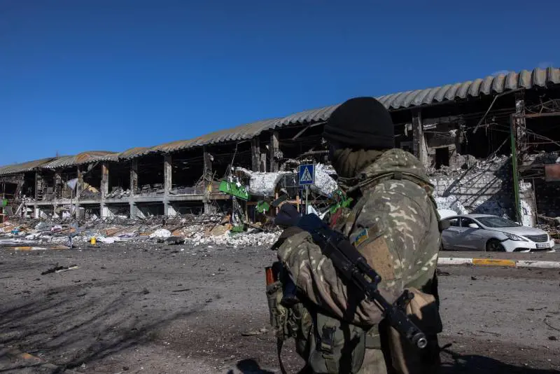 "Li colpiamo come in un safari". La strategia militare per far fuori i russi