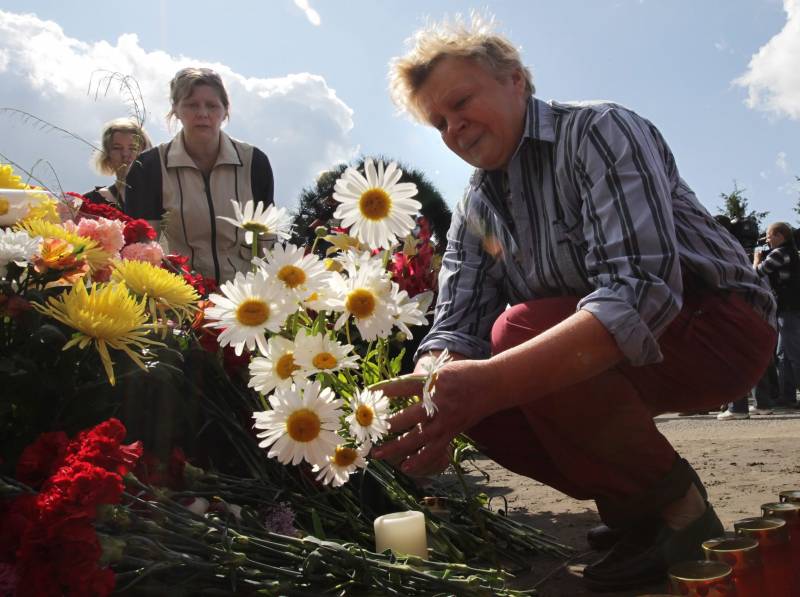 Incidente RusAir 9605 fiori per le vittime