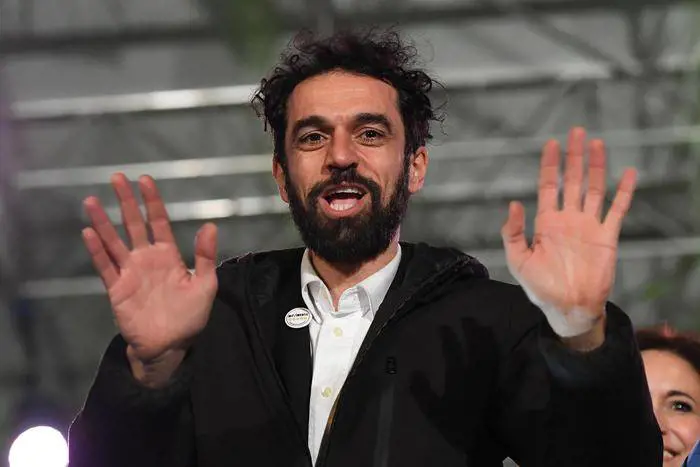 La base scrive a Conte: "Basta nomi calati dall'alto". Nel M5s è il caos