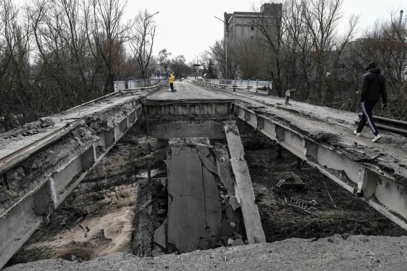 Razzi russi sulla base al confine dell'Europa. Mosca: "Mercenari". Gli Usa: "Difenderemo i territori alleati"