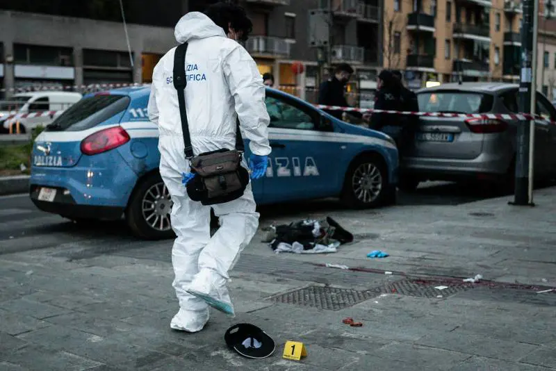 Litiga col papà e lo accoltella a morte