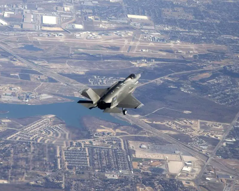L'allarme per i voli "zombie" e il decollo in 10 minuti: così gli f-35 italiani hanno intercettato i Mig russi