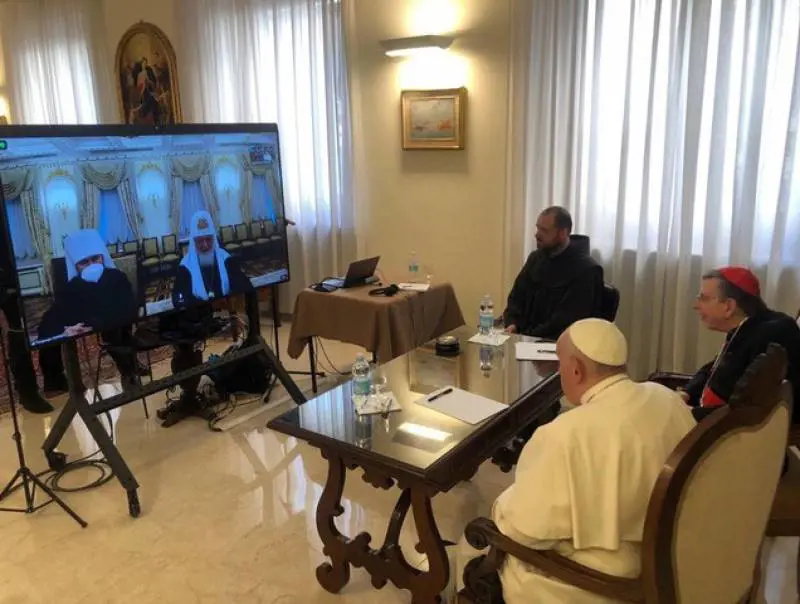 Strigliata del Papa al patriarca Kirill. "La Chiesa non usi la lingua politica. Vogliamo la pace"