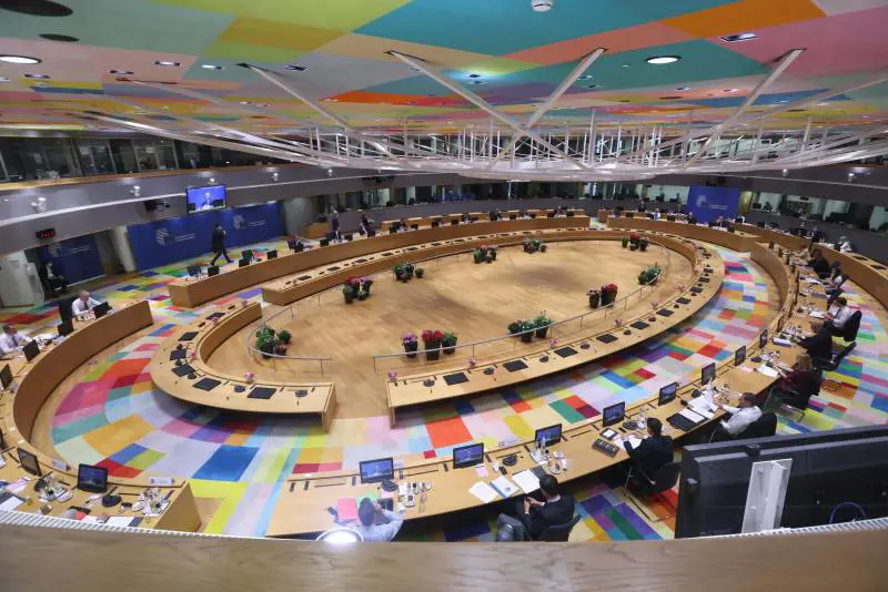 "Embargo al petrolio russo". L'Ue trova l'accordo per fermare lo Zar