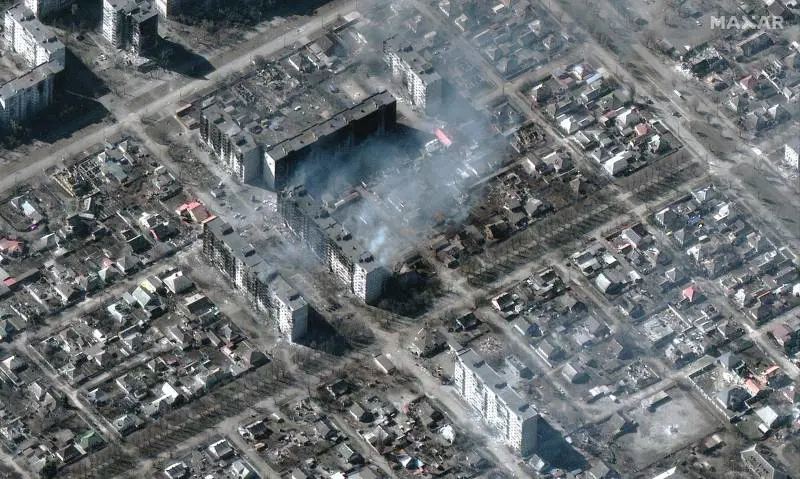 "100 mila persone in trappola": Mosca stringe l'assedio su Mariupol