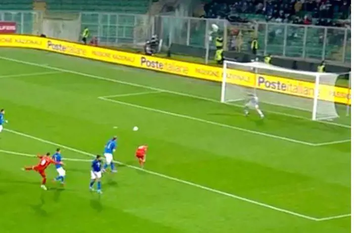 Il vero errore di Donnarumma: cosa fa un istante prima del tiro