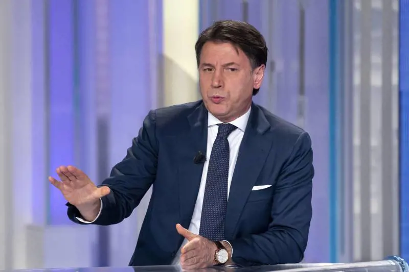 "Serve un chiarimento". Conte fa scricchiolare l'alleanza col Pd