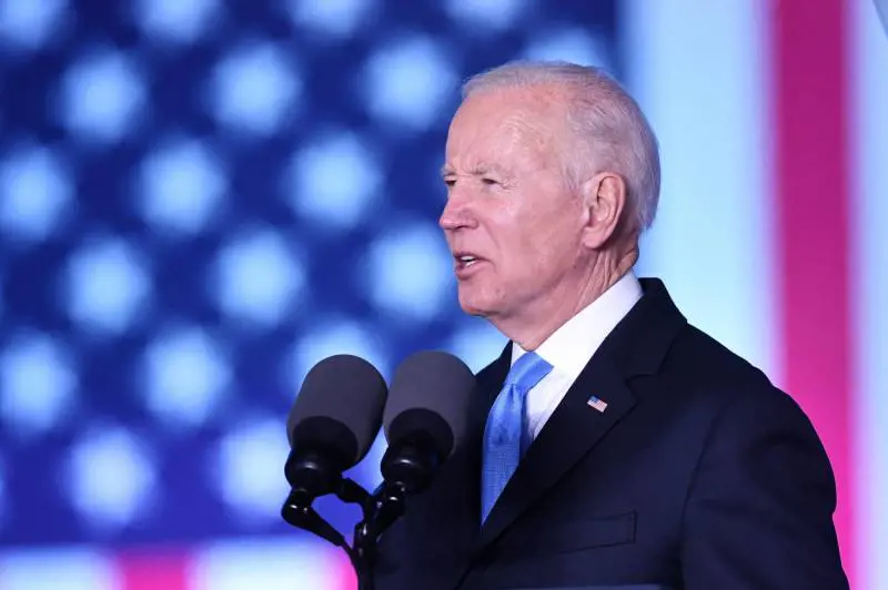 Biden sfida il macellaio Putin. "È un dittatore, noi con voi. Questa battaglia sarà lunga"