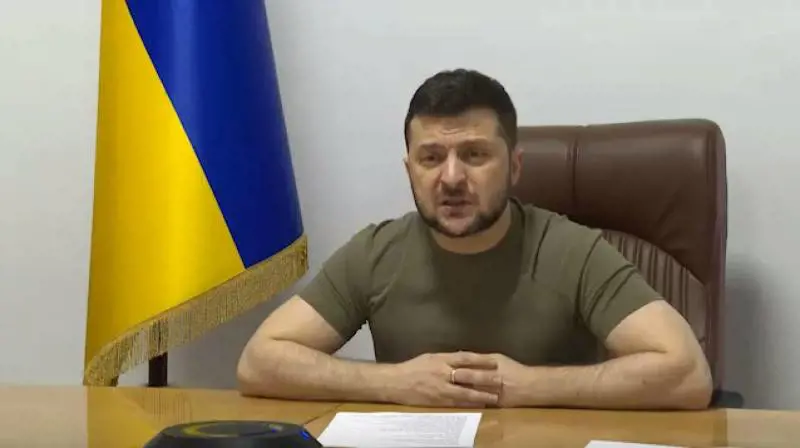 Zelensky parla ai media russi: da Mosca arriva la censura. Ma il sito anti Putin pubblica il video