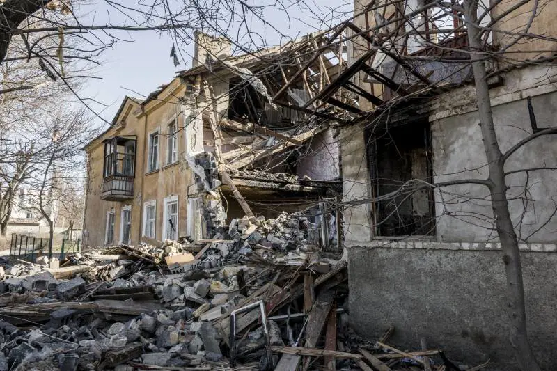 Pioggia di 70 razzi contro le città. Incendi e allarme vicino a Chernobyl 