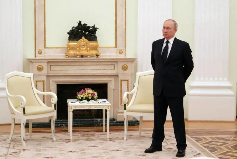 "Putin ha il gunslinger gait": cosa è e quale malattia nasconde