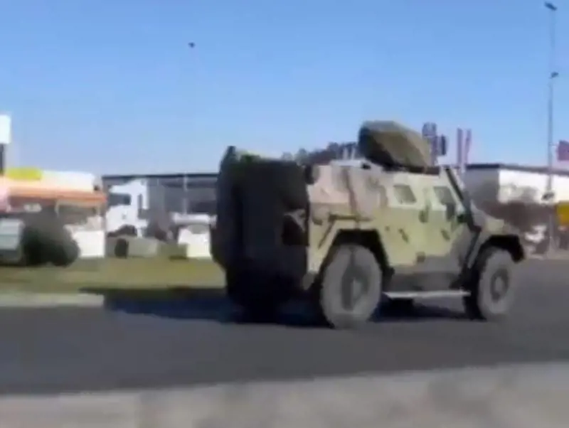 Alta tensione in Kosovo: mezzi militari serbi al confine