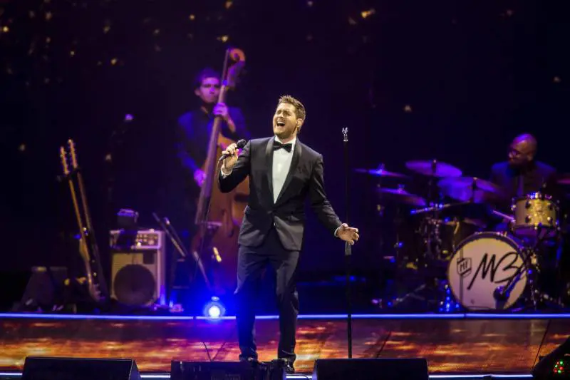 Michael Bublé compie 50 anni: la malattia del figlio, ha recitato in "X-Files", chi è la moglie attrice. Tutti i segreti