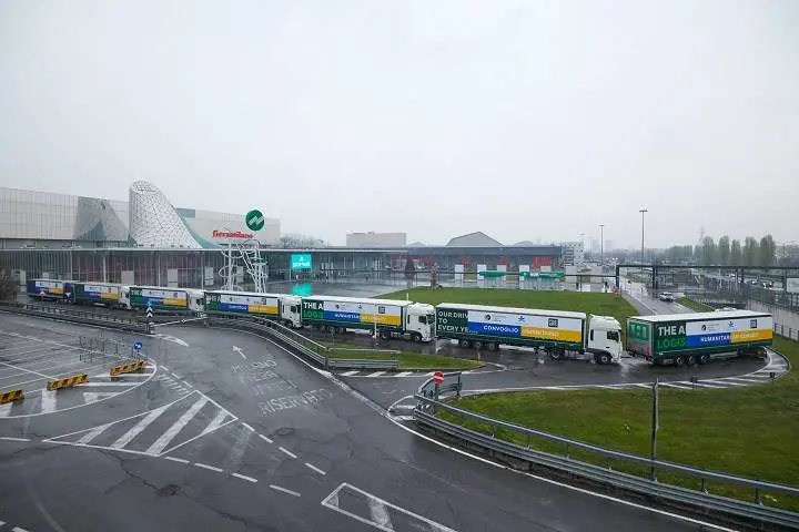 Aiuti ai profughi ucraini, 8 tir da Fiera Milano a quella di Varsavia
