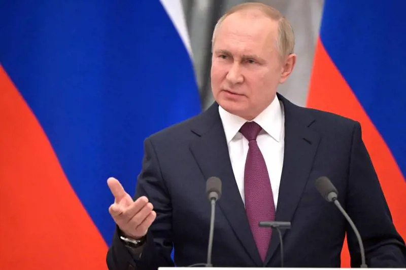 "Nobel per la pace a Putin", i fantasmi all'Eliseo e Merkel: quindi, oggi...