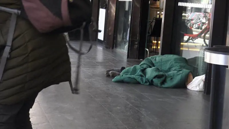 "Viviamo in mezzo ai lupi". La Capitale degli invisibili