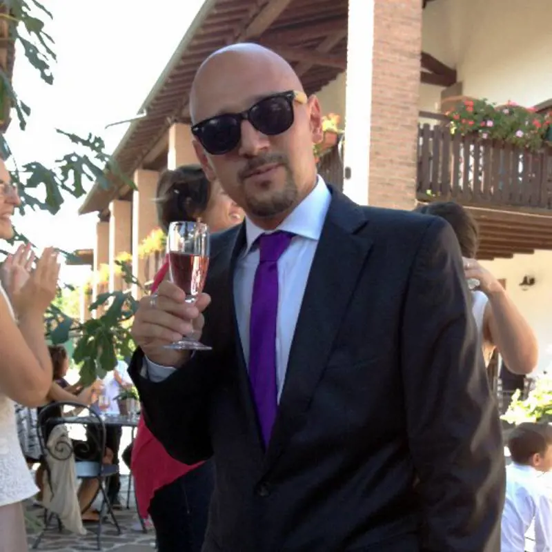 "Diavolo maledetto, ti aspetto fuori". L'ira del papà di Carol