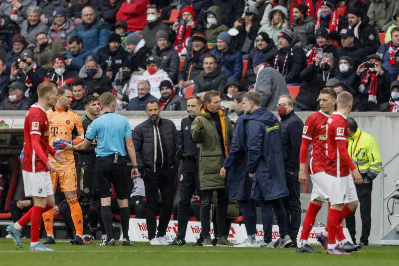 Hanno giocato in 12: cosa rischia il Bayern Monaco