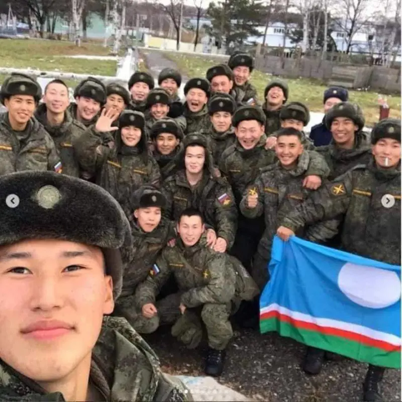 Selfie dopo la strage. Mirino degli ucraini sui boia della 51460 e il capo Omurbekov