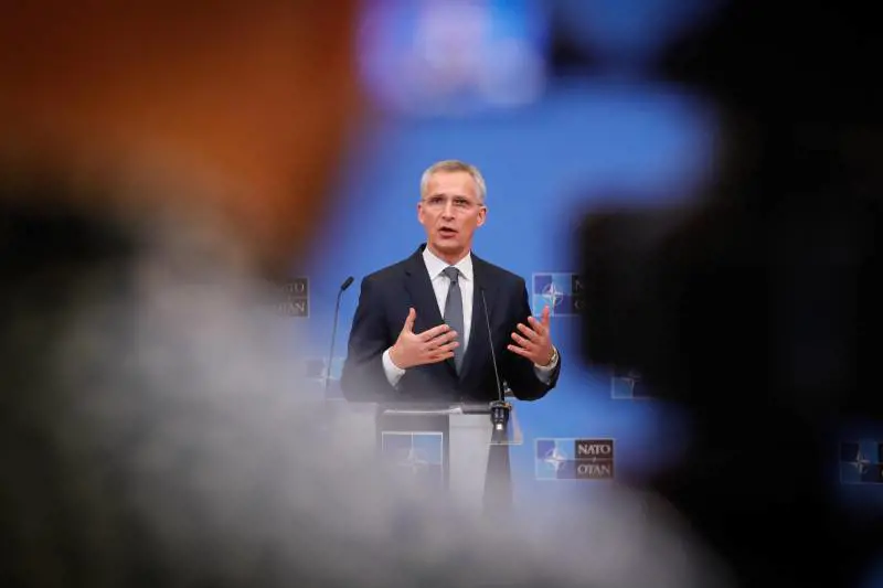 La Nato: "Crimini di guerra". Poi il duro avvertimento per Putin
