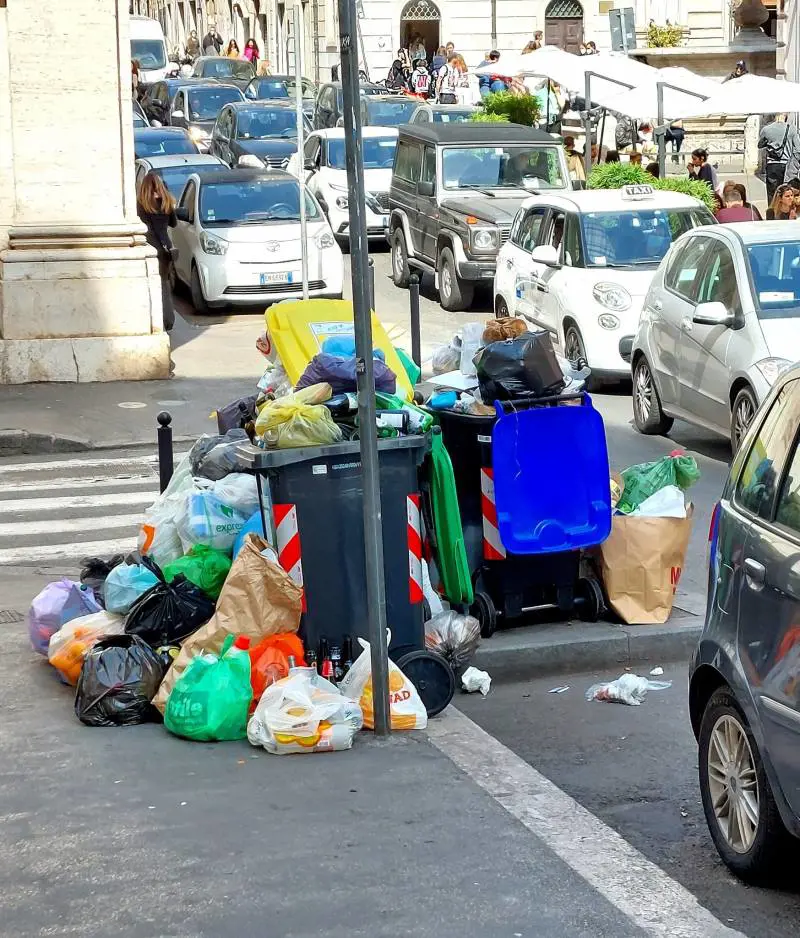 "Saremo invasi dai rifiuti": la rabbia dei romani contro il Comune