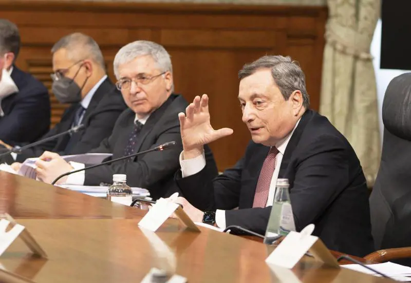 "Sono stanco". La Lega ora gela Draghi