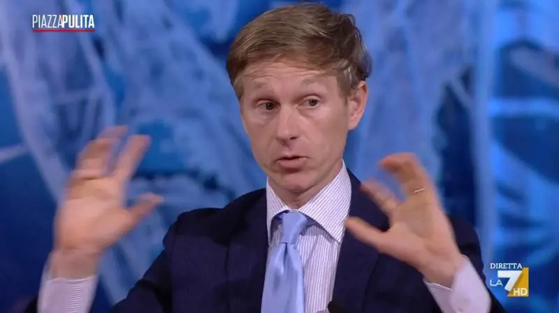 Nuovo show di Orsini: "Il segretario della Nato è un pazzo"