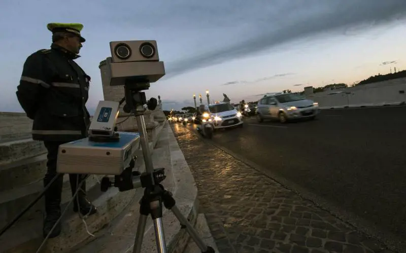 "Stop ai rodei di moto illegali. Autovelox e dossi a San Siro"