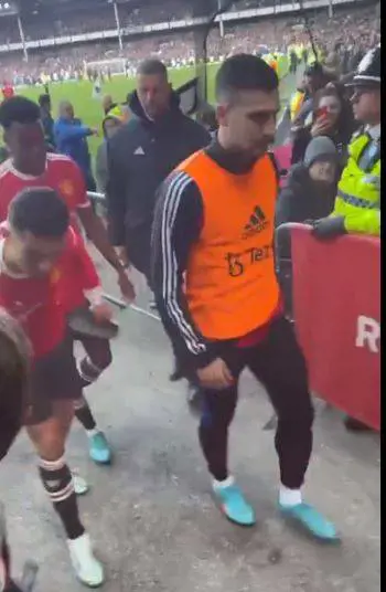 Cristiano Ronaldo perde la testa e rompe il cellulare ad un giovane tifoso