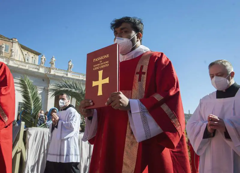 "Cessate il fuoco", "Uniti contro i nemici": scontro Papa-Kirill