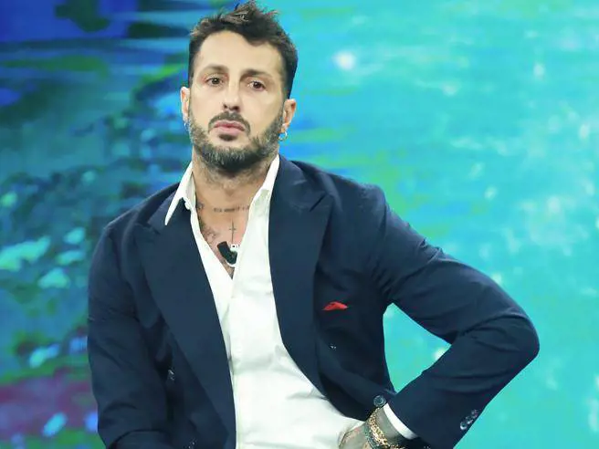 Disse "ebeti" ai Ferragnez: Corona imputato per diffamazione