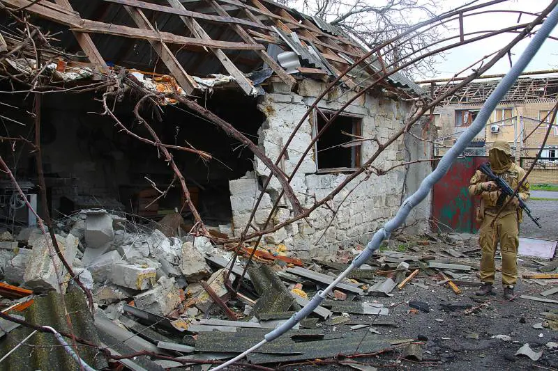 Mariupol sta per cadere. "I morti sono più di 10mila. Questa è l'ultima battaglia"