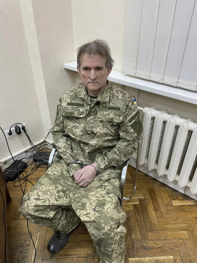 Putin premia i killer di Bucha. Scambio inglesi-Medvedchuk